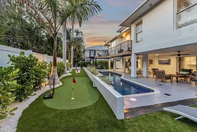 Image de Private Home with Pool + Spa - One Block to Beach!
