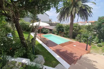 Image de Très jolie maison en bois classée 4* à Biarritz avec piscine