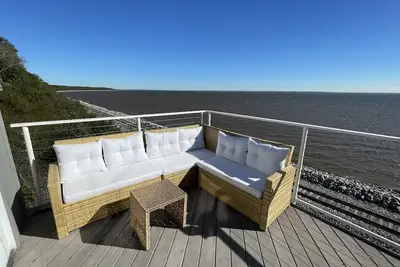 Image de Watch Dolphins + more from your private balcony! Views & Mins. to P'cola Beach