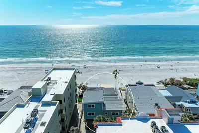 Image de Direct Beachfront-6 Bedroom/5 Bathroom Property W/2 full living units-Sleeps 16