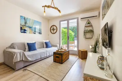 Image de Virgile · Cosy Studio | Terrasse | Parking | Clim | 15mn mer