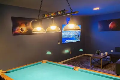 Image de New! ! Pocono! ! Family Friendly, Hot tub, Fireplace