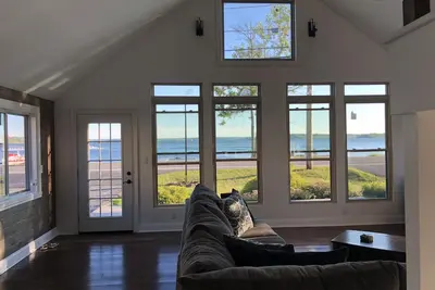 Image de Highly Sought Saratoga Lake House is Back! !