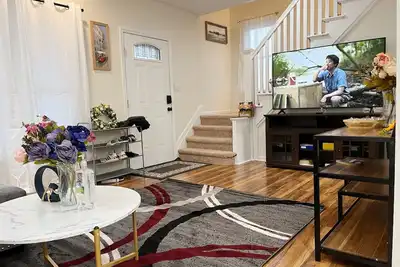 Image de Super Cute & Dreamy Home With 65”Tv, Ac, Grill and everything