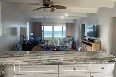 Image de Renovated 1st Floor Direct Oceanfront Condo - Just steps from the beach and pool