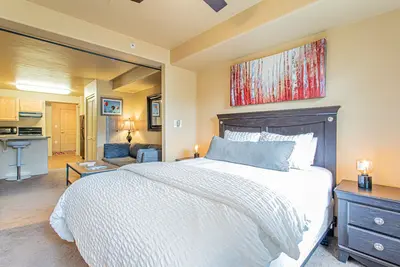 Image de Studio at Resort w/ Hot Tub, Pool, Gondola Access