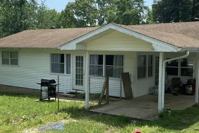 Image de 2br 1 bath lake getaway 1 block from lake, easy walk