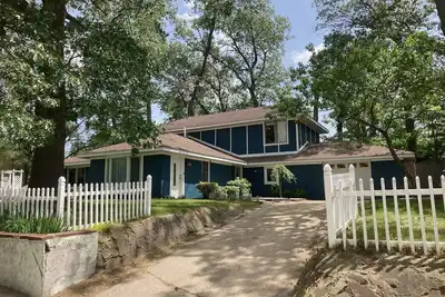 Image de Spacious 4 Br House With Loft. Short Walk To The Beach!