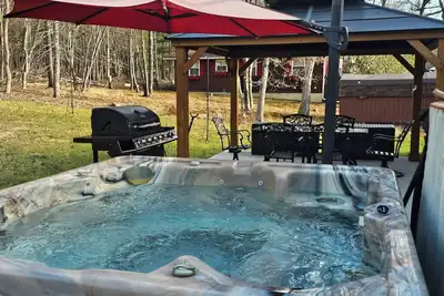Image de Indian Mountain Getaway-hot tub, lakes, hiking, fireplace, pool table