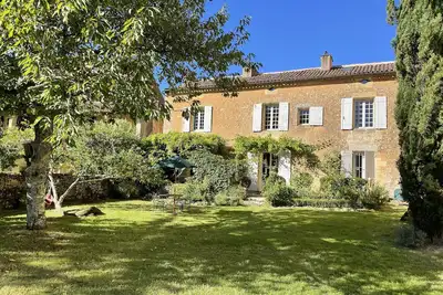 Image de Maison de famille dans un village avec piscine en Périgord, 12 personnes