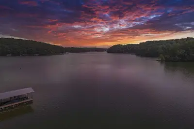 Image de Lake Hartwell - House w\/dock, screened in porch and firepit