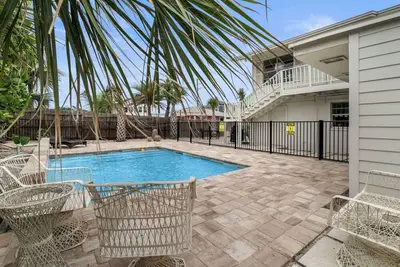 Image de Heated optional Swimming Pool Beach Getaway with Private Beach Access