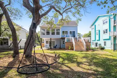 Image de Oak Island home on the Davis Canal with private boat dock.