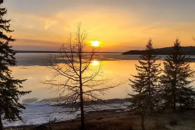 Image de Majestic Lake view Cottage with Spa, Sunsets, Pool Table