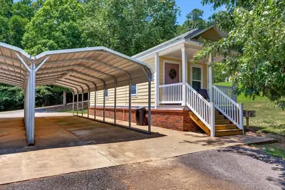 Image de Cottage #2 Fisherman's Landing \/ 1-Bed Fishing Cottage w\/Covered Boat Shelter\"