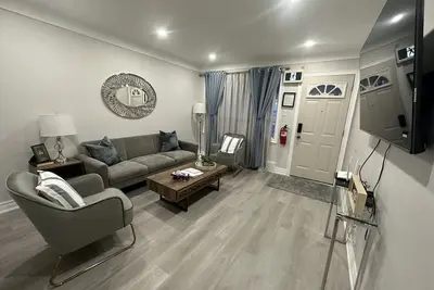 Image de Esther’s Vacation Home. Walking distance to Clifton fun street