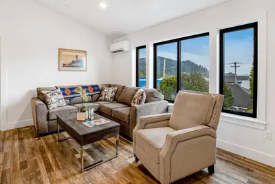 Image de Brand new downtown apartment w\/Ac & washer\/dryer - near beach