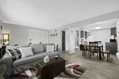 Image de Cozy apt Aurora\/Sleeps 8\/Free Wifi\/55\"Tv\/Parking