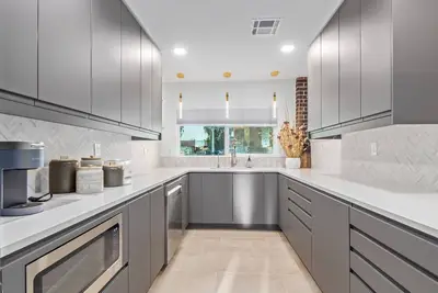 Image de New! Old Town Scottsdale Oasis, Game Room, Pool, Firepit, Bbq & More