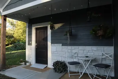 Image de Modern, Family-Friendly Space, Quick Kc Downtown, Driveway, Quiet Road & Nature!
