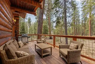 Image de Tahoe Wanderer - 3 Br Luxury Log Cabin with Additional Loft, Private Hot Tub