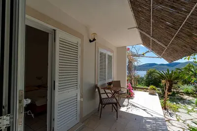 Image de Garçonnière avec la terrasse et la vue sur le mer Viganj, Peljesac (As-19391-a)