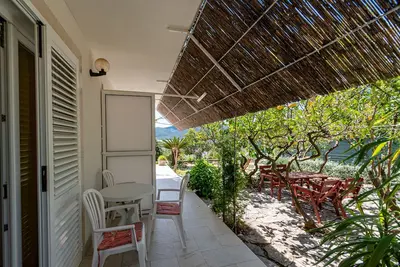 Image de Garçonnière avec la terrasse et la vue sur le mer Viganj, Peljesac (As-19391-b)