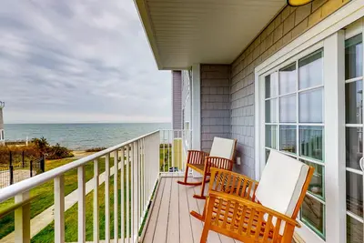 Image de Comfortable and convenient suite steps from the beach with WiFi & Ac