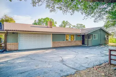 Image de Charming home with game room, central Ac, grill, washer\/dryer, WiFi, & Netflix