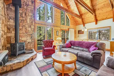 Image de Beautiful Blue Lake Springs cabin with pool table, fireplace, and private W\/D