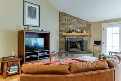 Image de Dog-friendly home with pool & hot tub access, fireplace, bikes, and WiFi