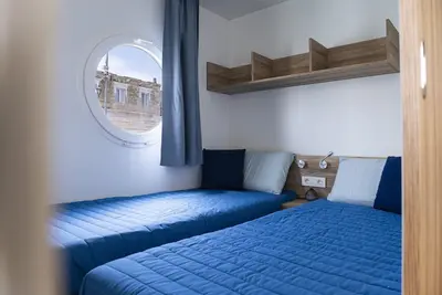 Image de Houseboat in Bisceglie harbor