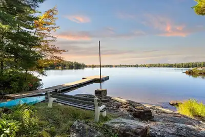 Image de Sunset Point | Kahshe Lake -Private Oasis w/ Full Size Tennis Court & Waterslide
