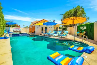 Image de Indio Desert Getaway! Modern Luxurious House w\/4-bedrooms, Comfort Style & Charm