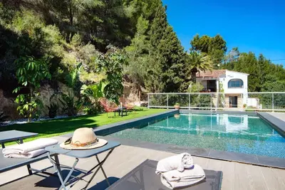 Villa with spectacular views and modern salt pool