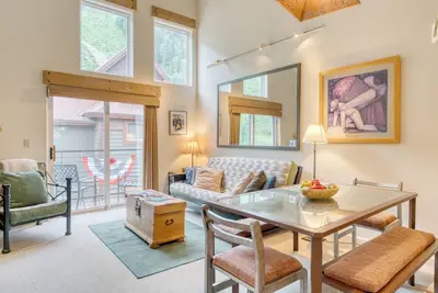 Image de Double Diamond 23 by AvantStay | Close to Town & The Slopes!