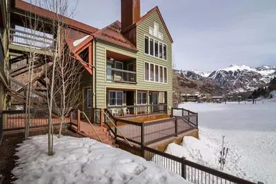 Image de Etta Place 1 by AvantStay | Ski In/ Ski Out Unit w/ Views of the Slopes!