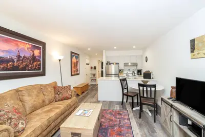 Image de Near Historic Downtown, Ski-In/Ski-Out, Valley Views | Etta Place 5 by AvantStay