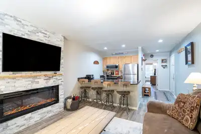 Image de Etta Place 6 by AvantStay | Ski In/ Ski Out Unit!