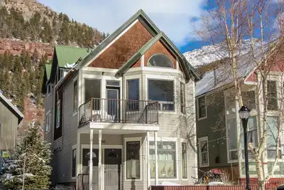 Image de Hruza Hideout by AvantStay | Walkable Location + Free Ski Shuttle, Mountain View