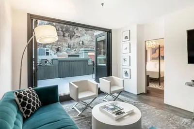 Image de New San Juan 303 by AvantStay | Modern Penthouse w/ Deck Overlooking Main Street