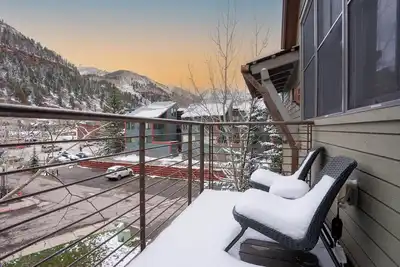 Image de Owl Meadows 24 by AvantStay | Walking Distance to Town & Slopes!