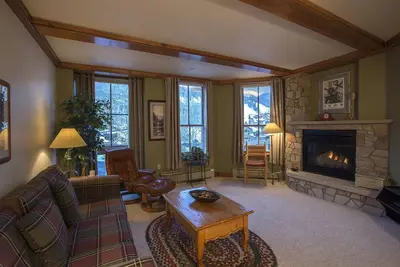 Image de Palmyra 4g by AvantStay | Close to the Slopes & Town!