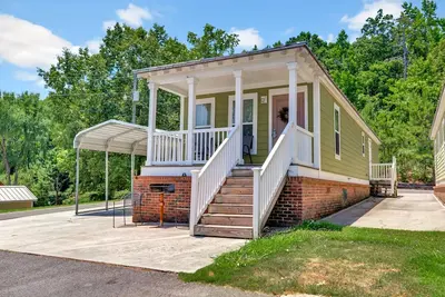 Image de Cottage #3 Fisherman's Landing \/ 2-Bed Fishing Cottage w\/Covered Boat Shelter\"
