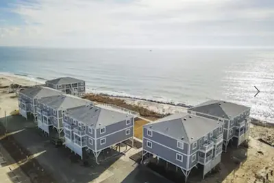 Image de Ocean Front and on the Beach!