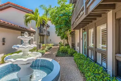 Image de Dreamy beach condo with Ac & balcony - walk to nature park & near downtown