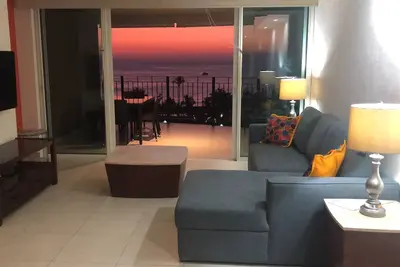 Image de Deluxe condo with beautiful view on beach and ocean
