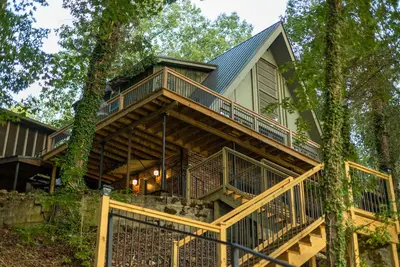 Image de Multi-generational retreat on Wilson Lake w\/game room, firepit & pier