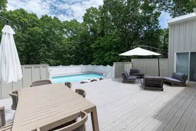Image de Gorgeous home with private pool, enclosed yard, WiFi, & wood-burning fireplace
