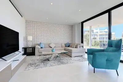 Modern El Higueron West Apt with Private Garden & Bbq
